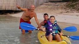 Kayak sur la plage des Tipaniers